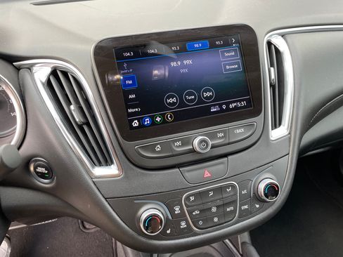 Used 2019 Chevrolet Malibu LT w/ Leather Package image 6