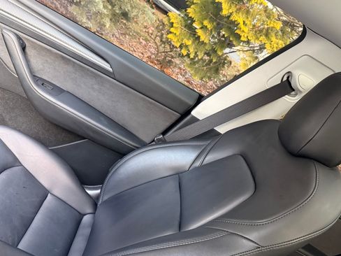 Used 2023 Tesla Model Y Performance image 21