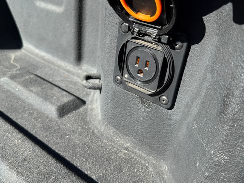 Used 2023 GMC Sierra 1500 SLT w/ SLT Premium Package image 17