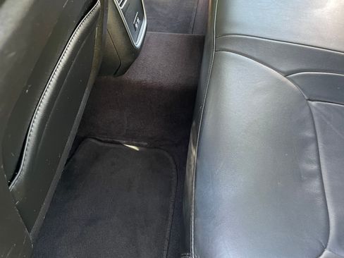 Used 2017 Chrysler 300 Limited w/ Value Package image 9