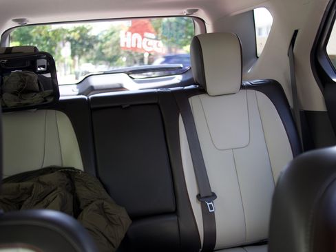 Used 2017 Chevrolet Equinox Premier w/ Enhanced Convenience Package image 11