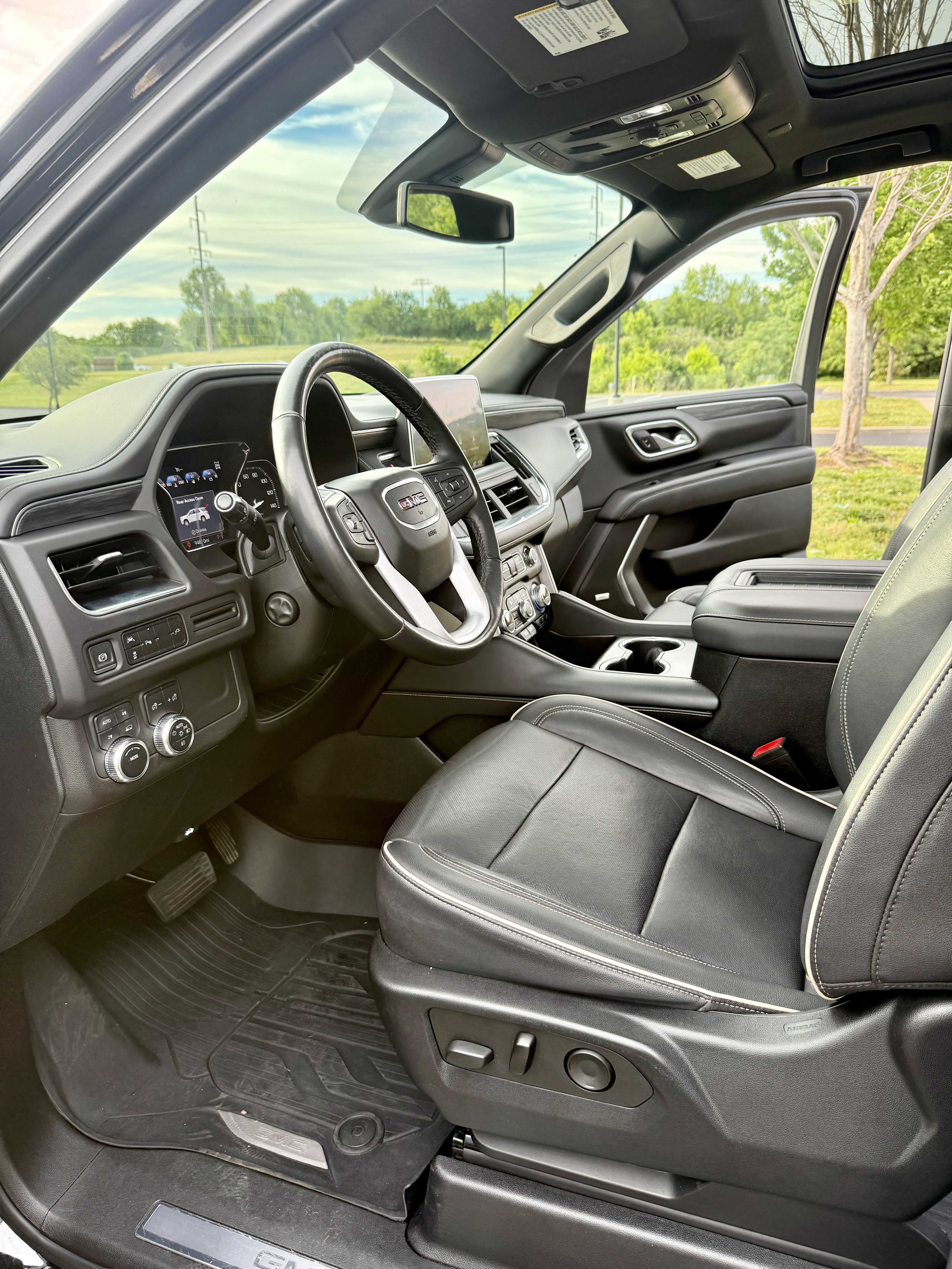Used 2021 GMC Yukon SLT w/ SLT Premium Package AWD/4WD image 5