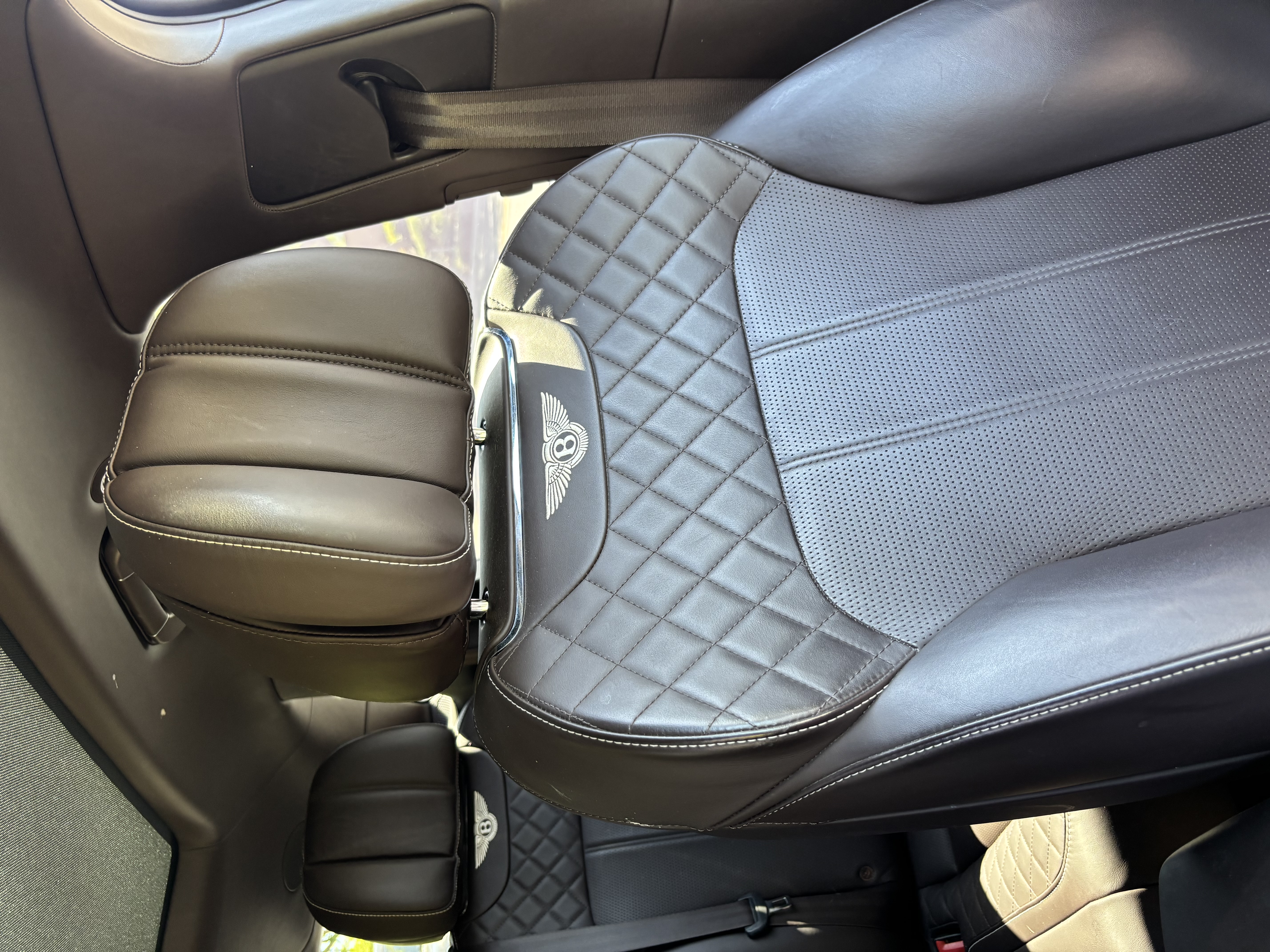 Used 2018 Bentley Bentayga AWD/4WD image 18