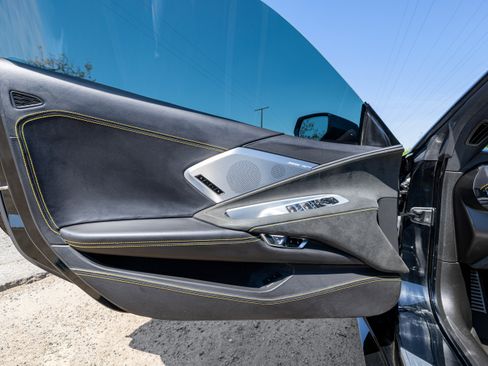 Used 2022 Chevrolet Corvette Stingray Premium Conv w/ Z51 Performance Package image 11