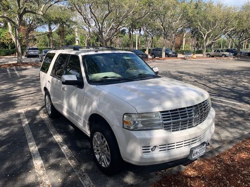 Used 2013 Lincoln Navigator 2WD w/ HD Trailer Tow Pkg image 4