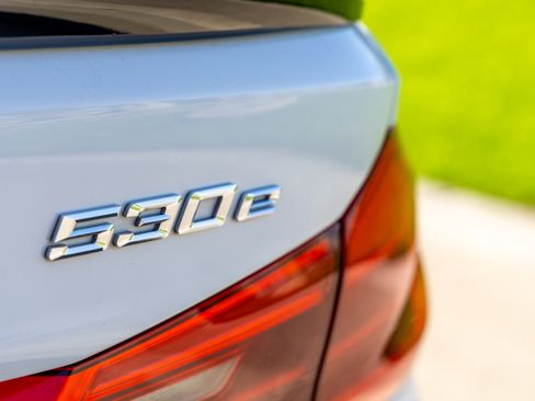 Used 2019 BMW 530e w/ Premium Package RWD image 30