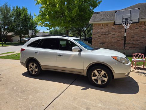 Used 2011 Hyundai Veracruz Limited image 1