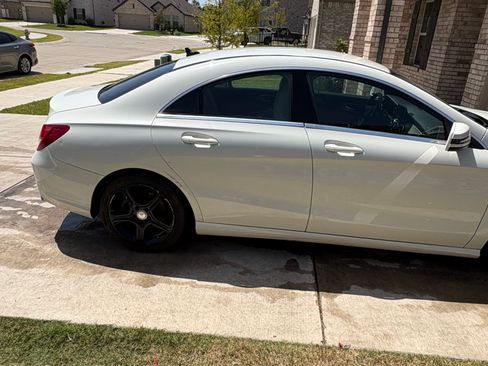 Used 2014 Mercedes-Benz CLA 250 4MATIC image 4