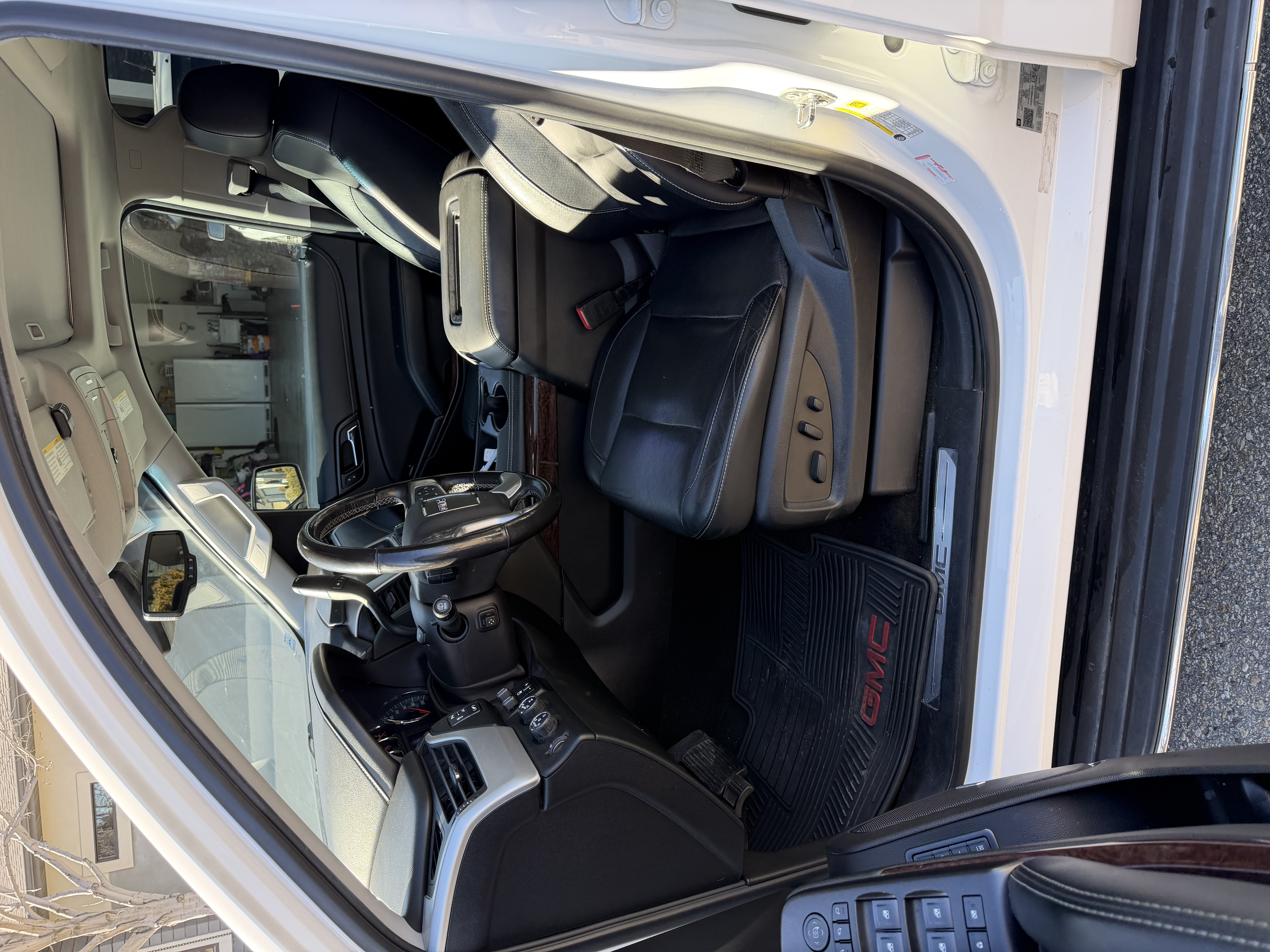 Used 2018 GMC Yukon XL SLT AWD/4WD image 7