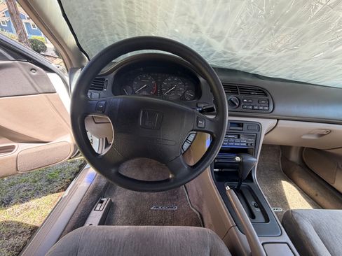 Used 1995 Honda Accord LX image 9