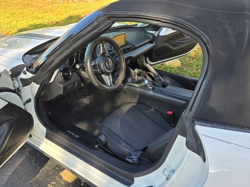 Used 2016 MAZDA MX-5 Miata Club image 4