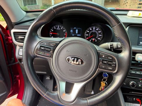 Used 2018 Kia Optima S FWD image 10