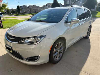 Used 2019 Chrysler Pacifica Limited w/ Advanced Safetytec Group