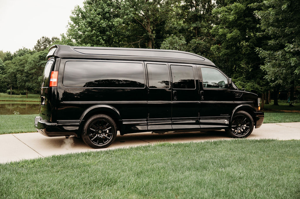 Used 2021 Chevrolet Express 2500 Extended w/ Enhanced Convenience Package RWD image 2