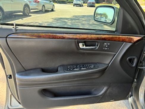 Used 2011 Cadillac DTS Premium image 10