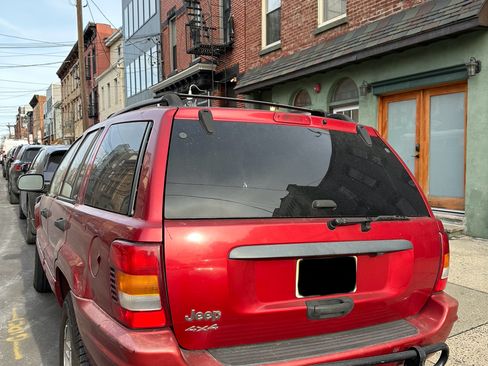 Used 2004 Jeep Grand Cherokee Laredo w/ Cold Weather Group image 2