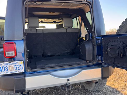 Used 2009 Jeep Wrangler Unlimited Sahara w/ Dual Top Group image 8