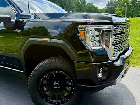 Used 2021 GMC Sierra 2500 Denali w/ Denali Black Diamond Edition AWD/4WD image 5
