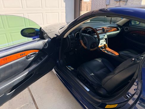 Used 2002 Lexus SC 430 Convertible RWD image 2