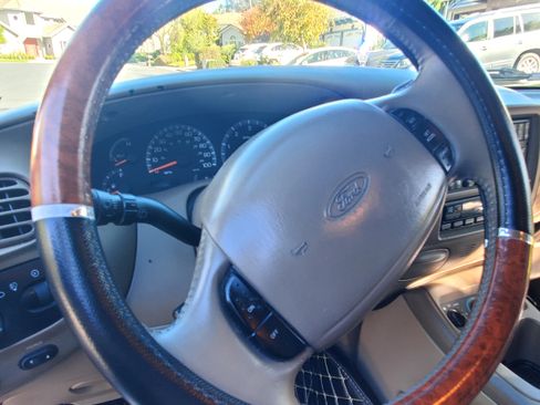 Used 2001 Ford Expedition Eddie Bauer image 16