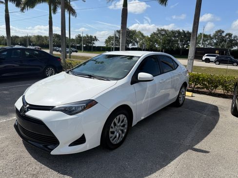 Used 2019 Toyota Corolla LE FWD image 2