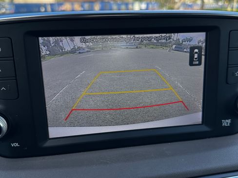 Used 2019 Hyundai Santa Fe SE image 9