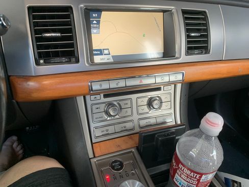 Used 2010 Jaguar XF Luxury image 17