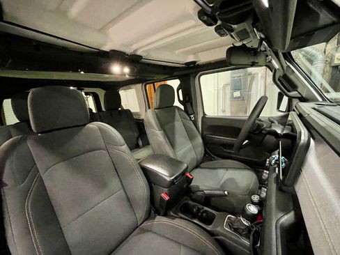 Used 2024 Jeep Wrangler Unlimited AWD/4WD image 9