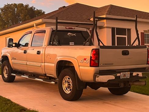 Used 2006 Chevrolet Silverado 2500 LT w/ Heavy-Duty Power Package AWD/4WD image 16