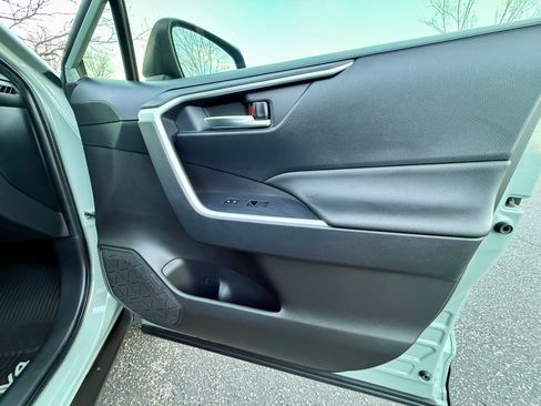 Used 2020 Toyota RAV4 XLE Premium image 25