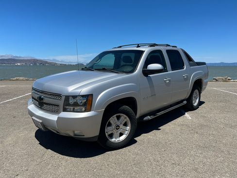 Used 2011 Chevrolet Avalanche LT w/ Luxury Package AWD/4WD image 1