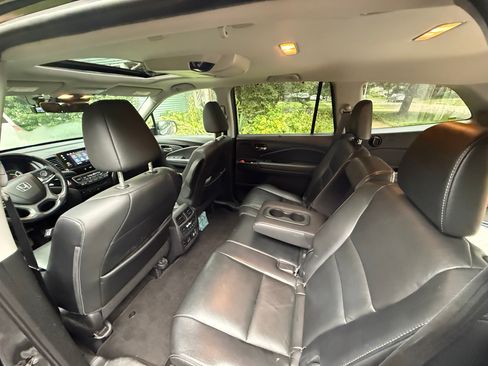 Used 2019 Honda Pilot Touring image 5