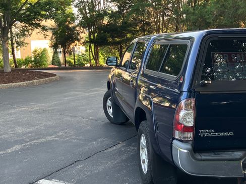Used 2012 Toyota Tacoma 4x4 Double Cab w/ SR5 Pkg image 6
