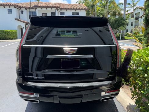 Used 2025 Cadillac Escalade Premium Luxury RWD image 6