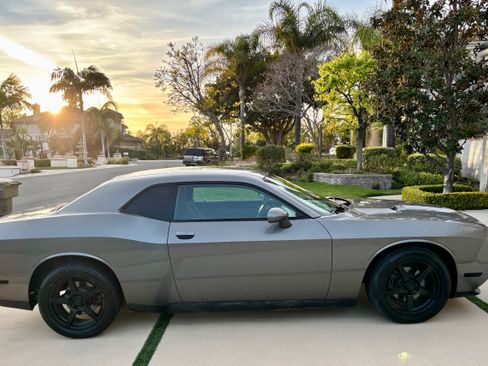 Used 2012 Dodge Challenger SXT image 4