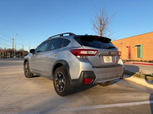 Used 2018 Subaru Crosstrek 2.0i Premium w/ Eyesight System image 2