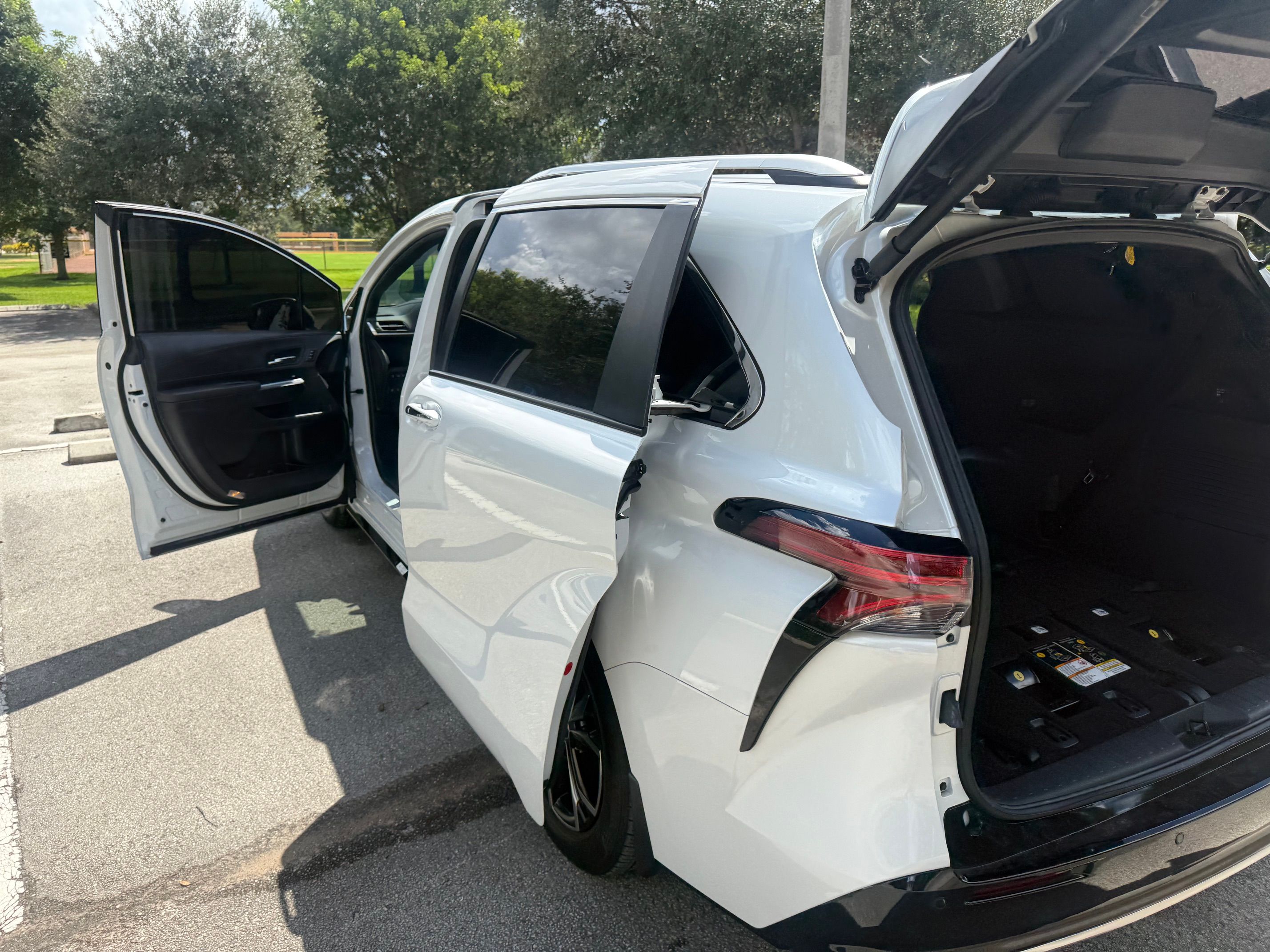 Used 2026 Toyota Sienna Platinum AWD/4WD image 18