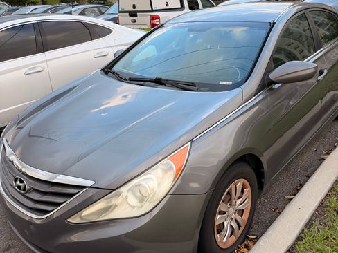 Used 2011 Hyundai Sonata GLS image 2