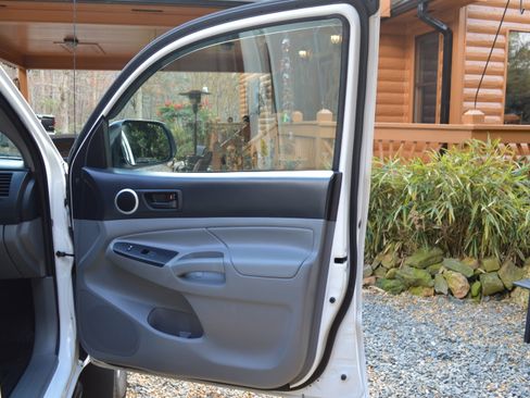 Used 2012 Toyota Tacoma 4x4 Double Cab image 24