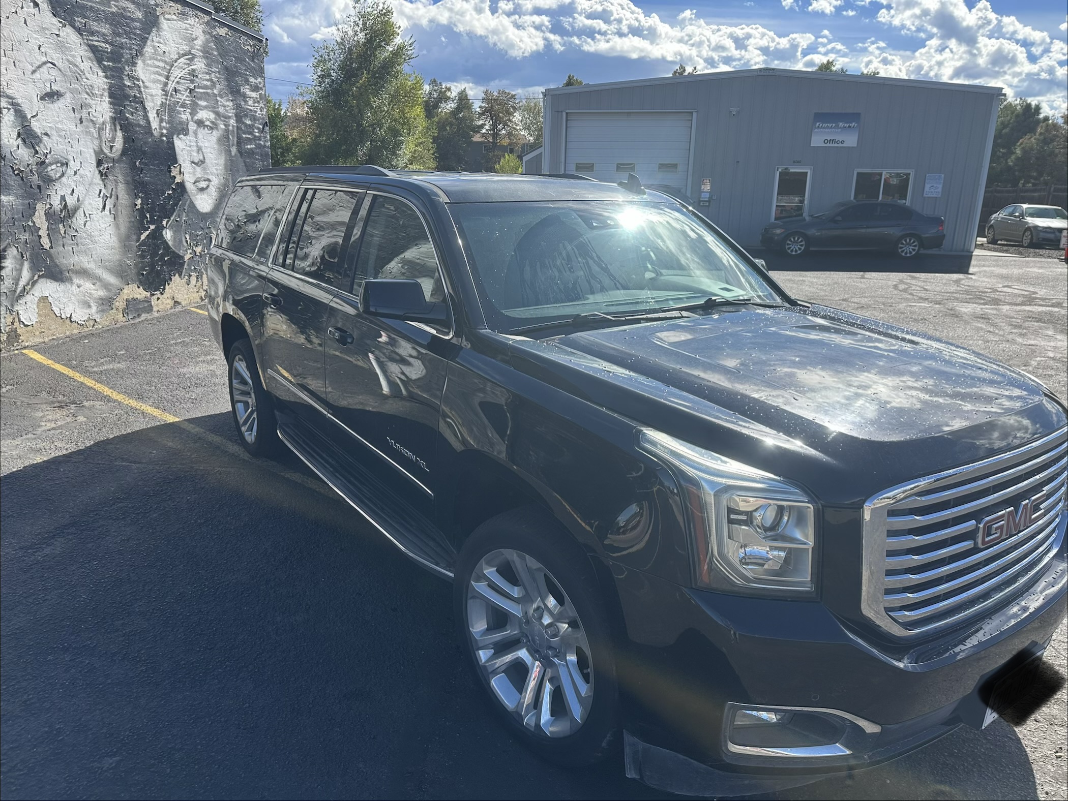 Used 2019 GMC Yukon XL SLT w/ Premium Edition AWD/4WD image 4