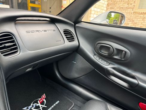 Used 2000 Chevrolet Corvette Coupe image 21