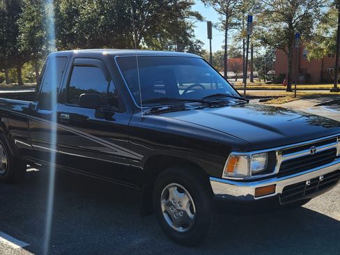 Used 1992 Toyota Pickup Deluxe image 11
