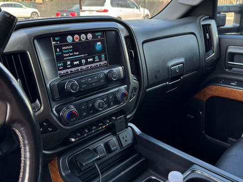 Used 2018 Chevrolet Silverado 2500 High Country image 16