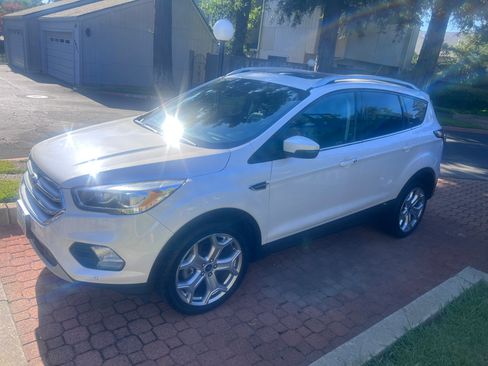 Used 2018 Ford Escape Titanium w/ Ford Safe & Smart Package FWD image 2