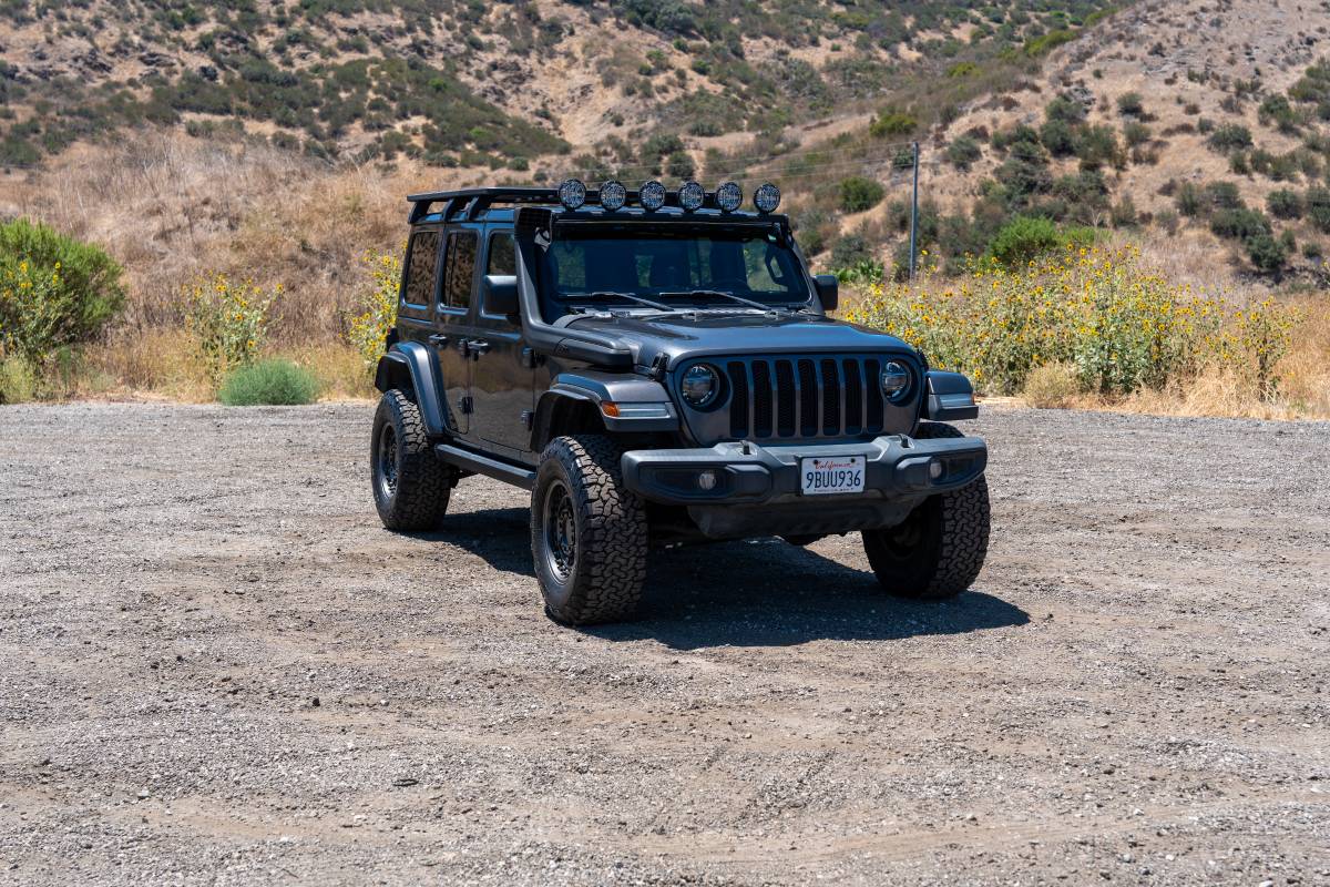 Used 2018 Jeep Wrangler Unlimited Sahara AWD/4WD image 11