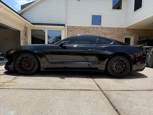 Used 2017 Ford Mustang Shelby GT350 RWD image 8