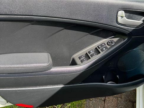 Used 2017 Kia Forte LX image 5