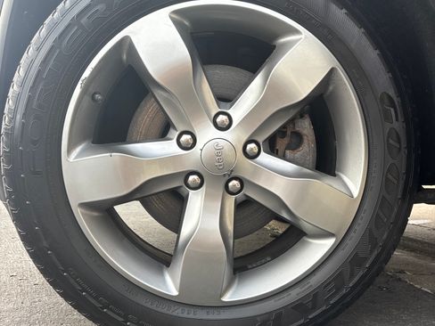 Used 2012 Jeep Grand Cherokee Overland image 12