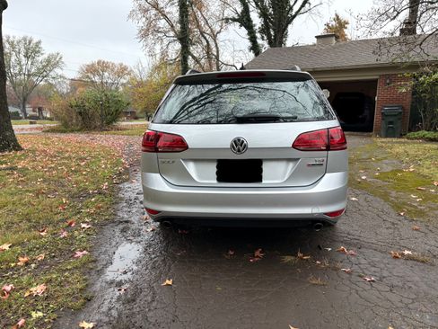 Used 2017 Volkswagen Golf S image 6