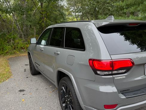 Used 2020 Jeep Grand Cherokee Altitude RWD image 6